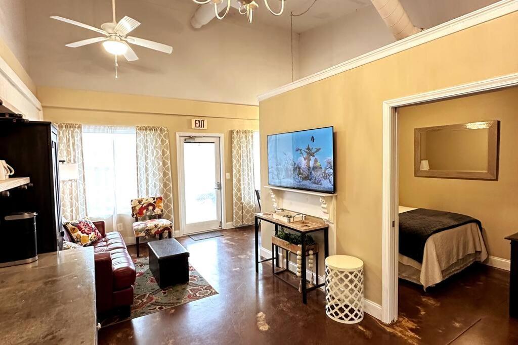Haven At Hazel~Downtown Bungalow Demorest 外观 照片